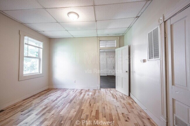 Building Photo - 632 S State St