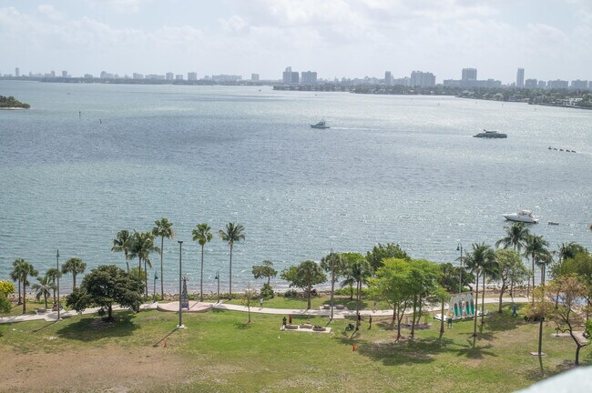 Building Photo - 1900 N Bayshore Dr