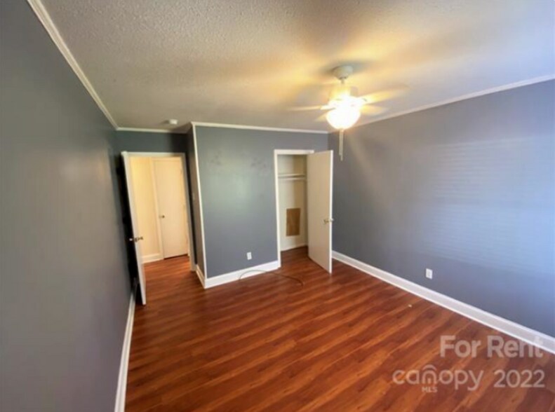 Building Photo - 718 E Maple Ave