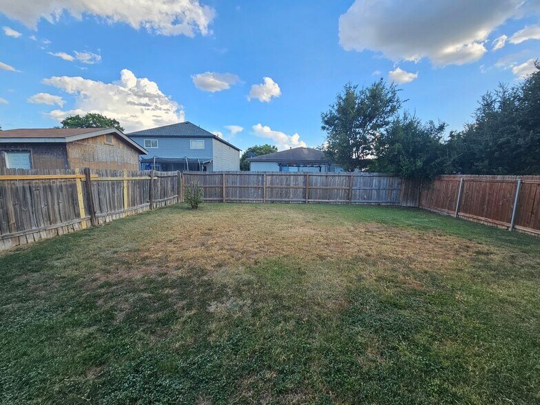 Building Photo - 11306 Gunlock