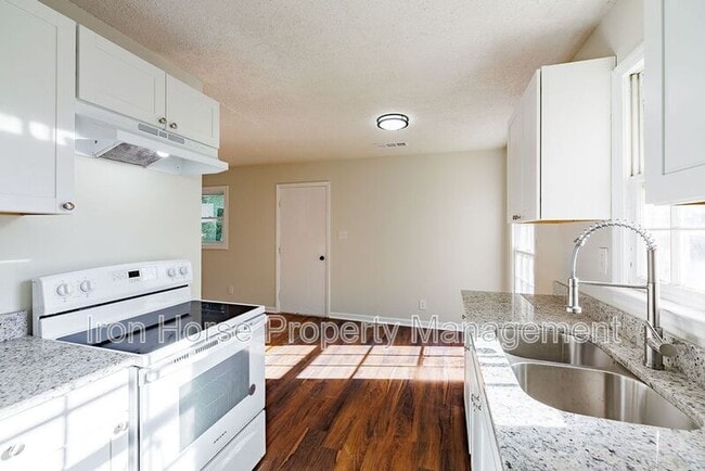 Building Photo - 414 W Richland Ave