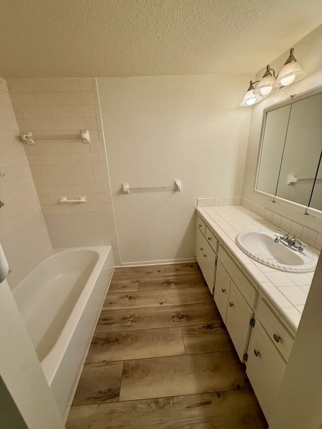 Building Photo - Dunedin 55+ 2/1 Condo