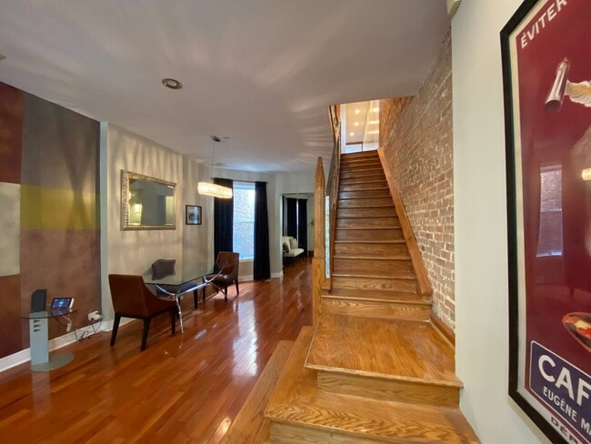 Building Photo - 419 E Oakwood Blvd