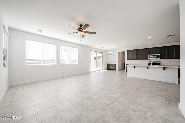 Building Photo - 14759 W Cottontail Ln