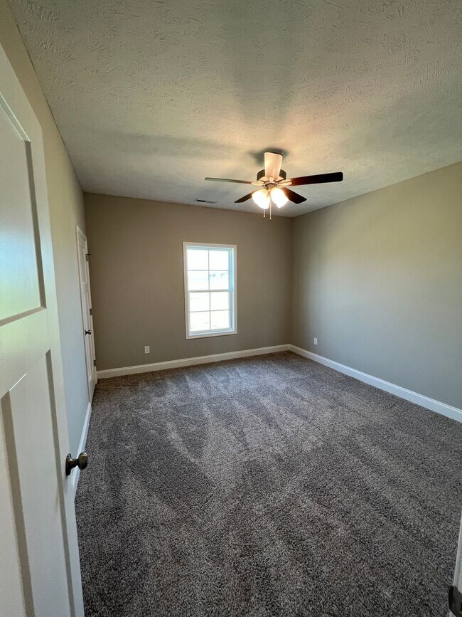 Building Photo - 406 St George Wy