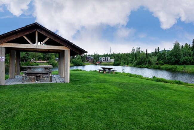 Building Photo - 11071 Mountain Lake Dr