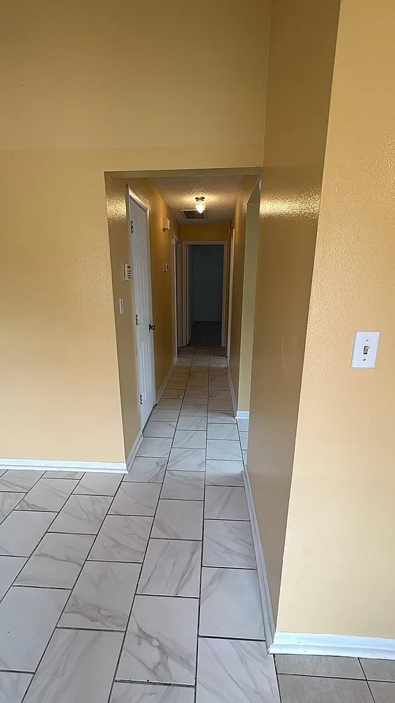 Building Photo - 1082 Old S Dr