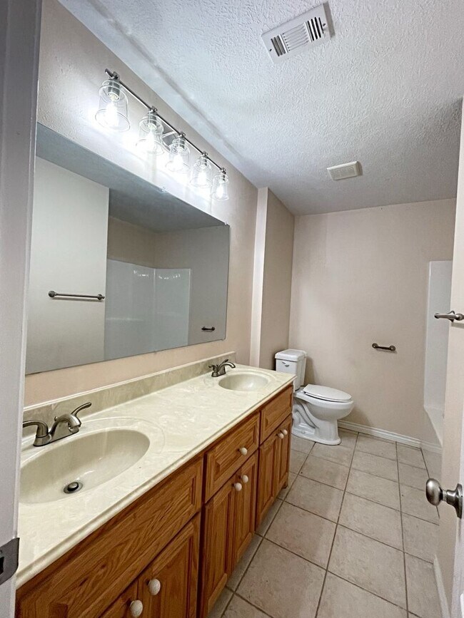 Building Photo - 1190 Bernice Ln