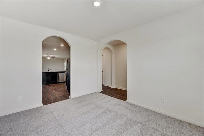 Building Photo - 18520 Quiet Range Dr