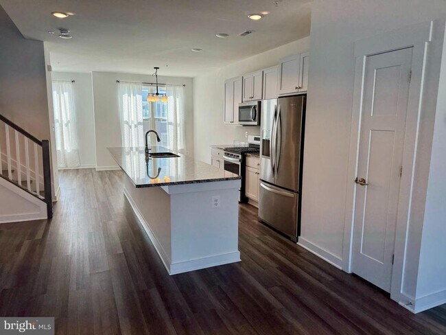 Primary Photo - 417 Gillespie Dr