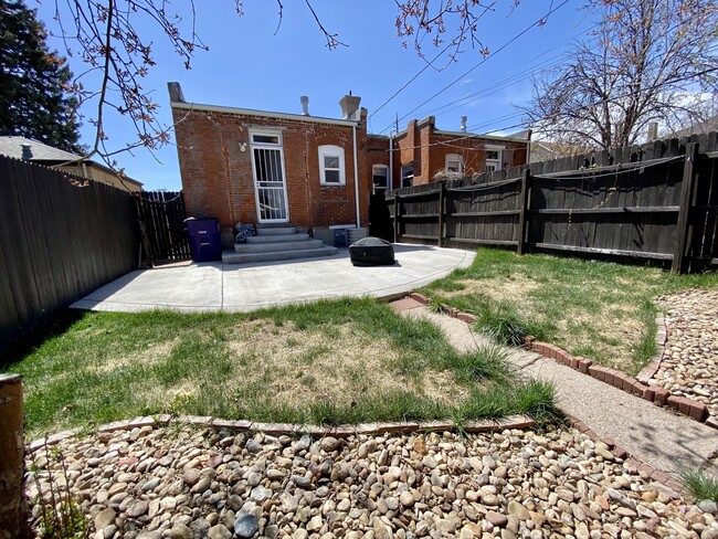 Building Photo - 2965 W Denver Pl