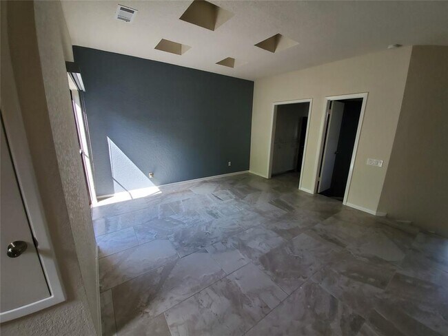 Building Photo - 18321 Sandy Cove
