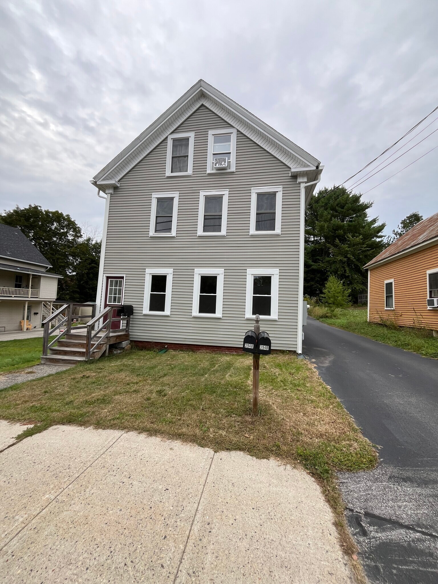 Building Photo - 394 Main St