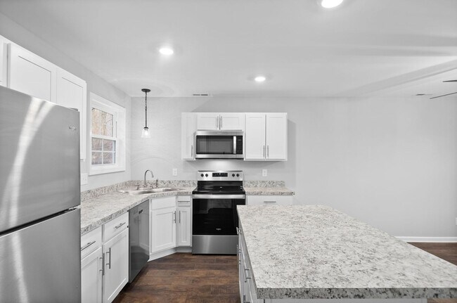 Building Photo - 381 Lillie Belle Ln