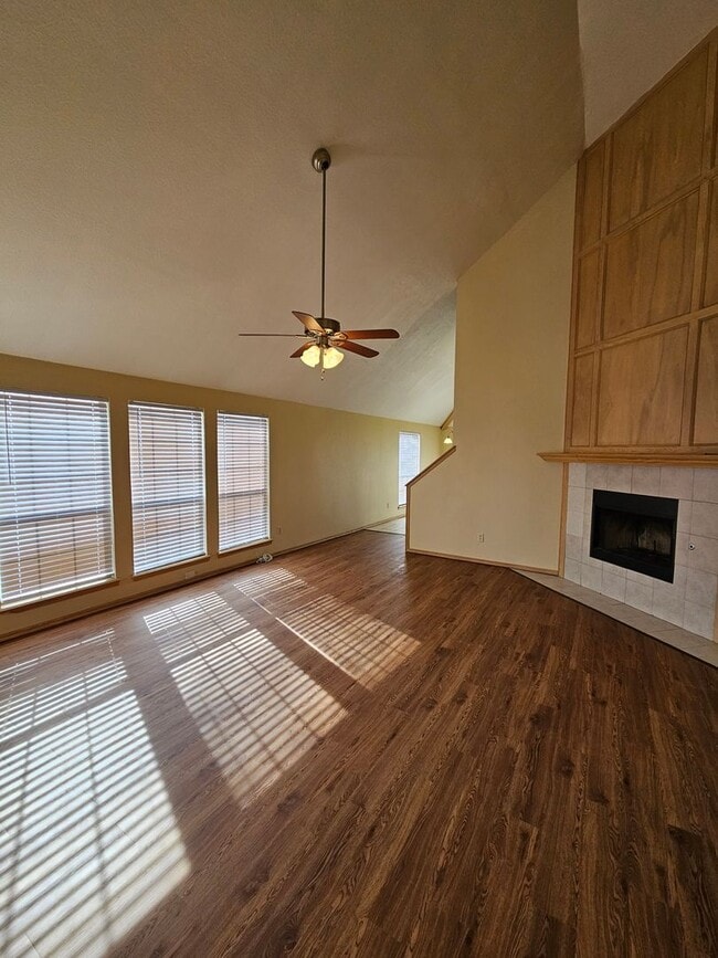 Building Photo - (4)Bed/(3)Bath in Moore w/ Shelter! Available NOW! Over 1700sqft!