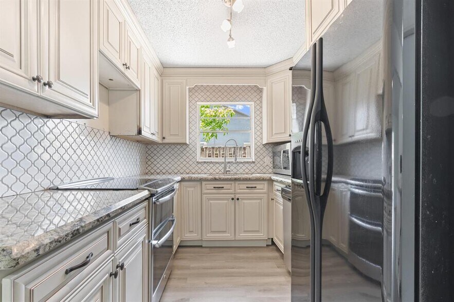 Building Photo - 23089 SW 55th Ave