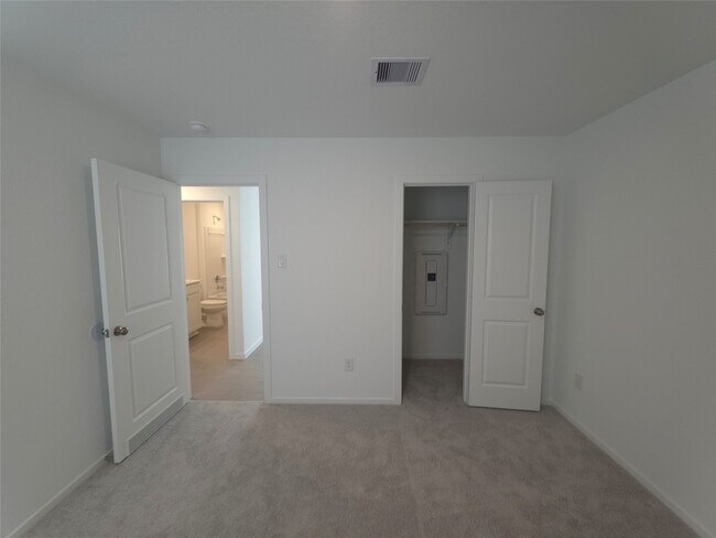 Building Photo - 26710 Sunrise Dr