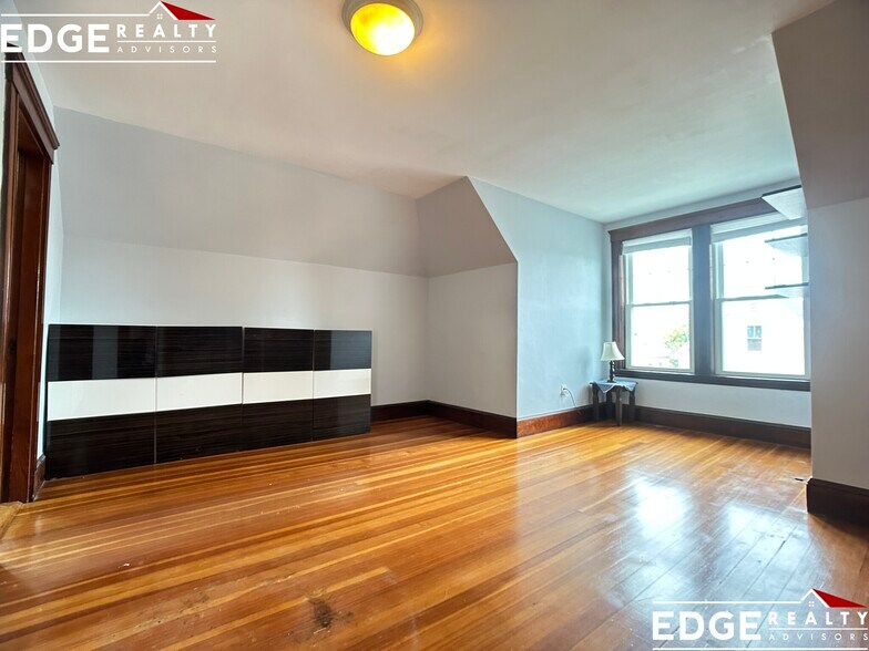 Building Photo - 92 Litchfield St