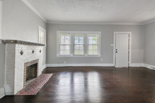 Building Photo - 3 Bedrooms Ready for Rent