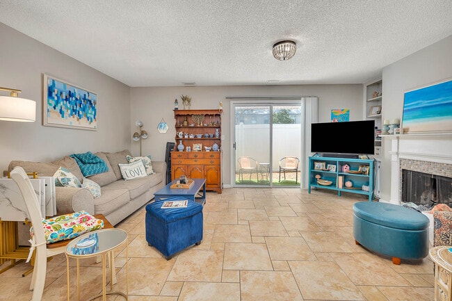 Building Photo - 132 S Island Square Dr