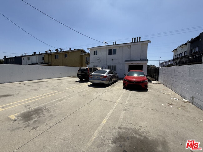 Building Photo - 1531 E 92nd St
