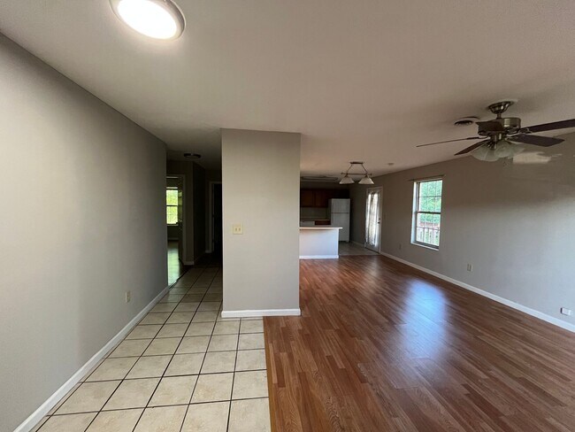 Building Photo - 1611 Meadow Spring Dr