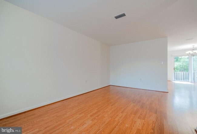 Building Photo - 14167 Royal Oak Ln