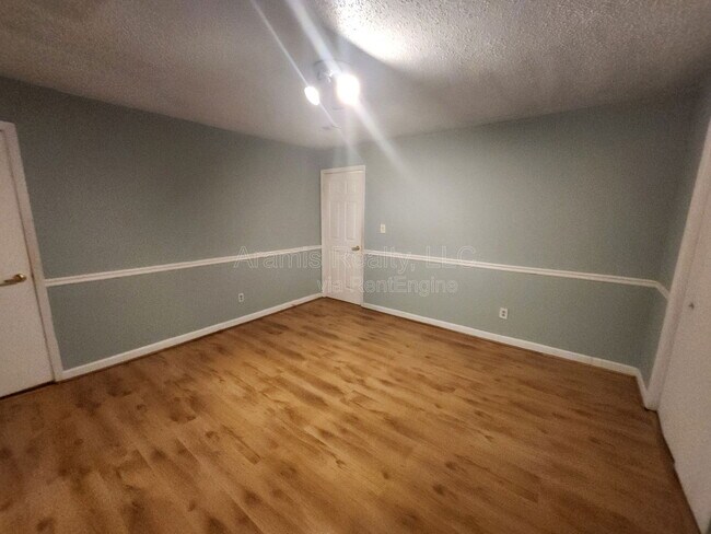 Building Photo - 3856 Cindy Dr