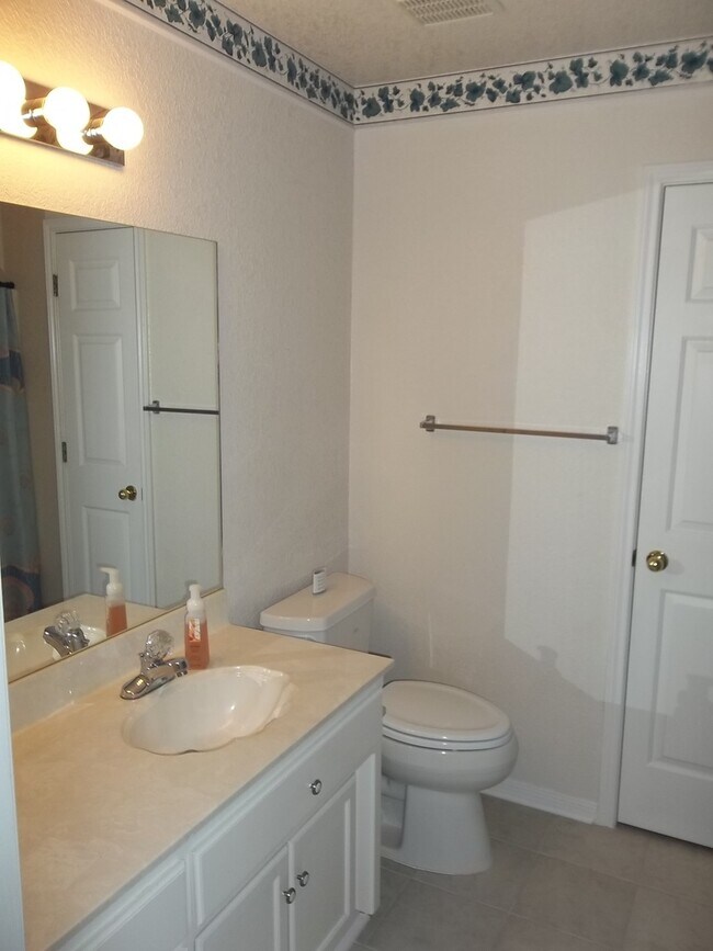 Building Photo - 2703 Kinney Dr