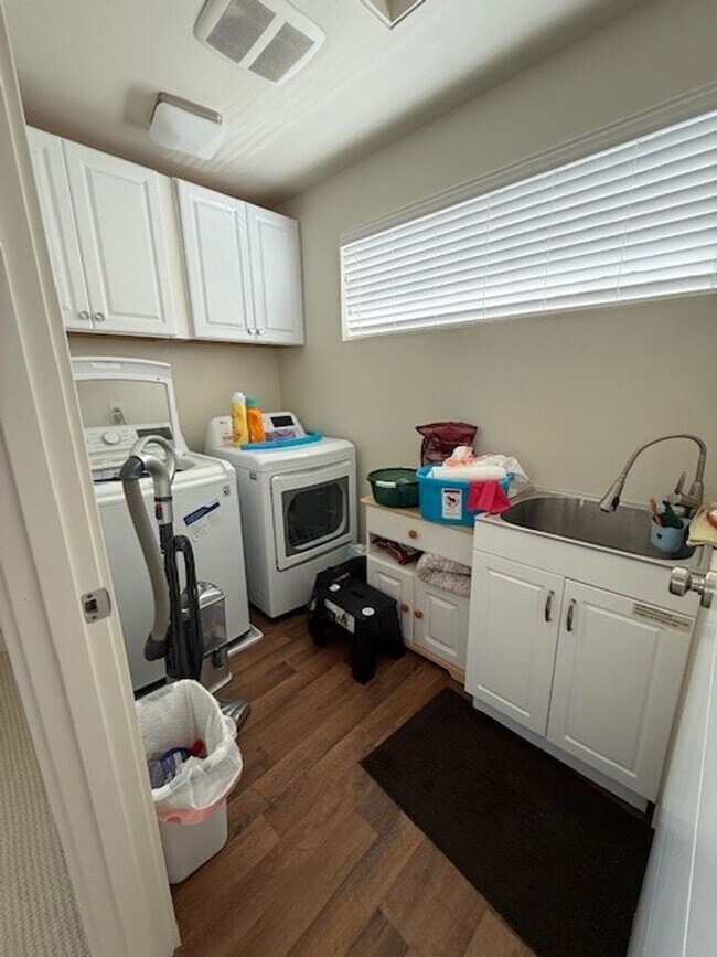 Building Photo - 3Bd/2.25Ba Lynnwood Townhouse