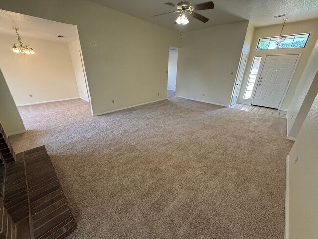 Building Photo - 1815 Diana Ln