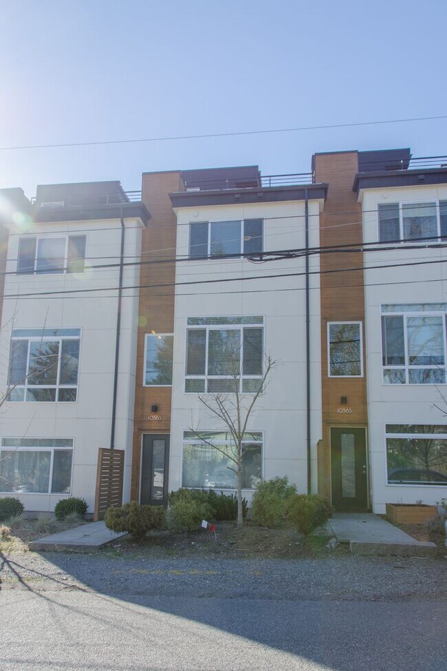 Building Photo - 3Bd/2.5Ba Seattle Townhouse