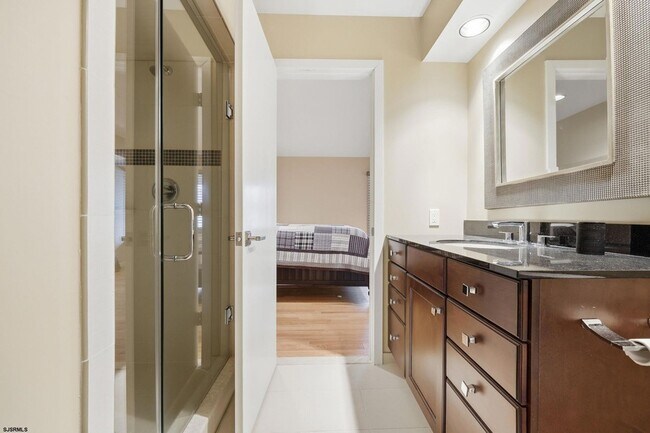 Building Photo - 119 S 11th Ave