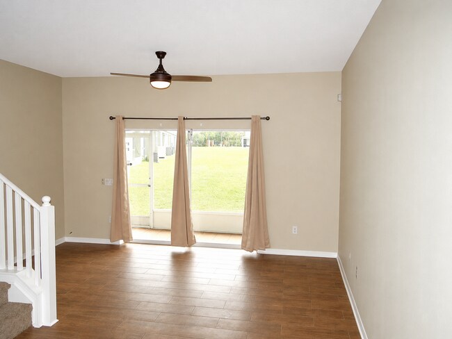Building Photo - 3b / 2.5 bath  townhome in gated community