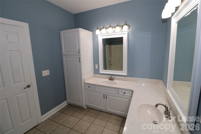 Building Photo - 166 Oak Haven Pl NW