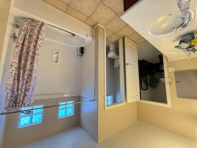 Building Photo - 1928 W Spur Dr