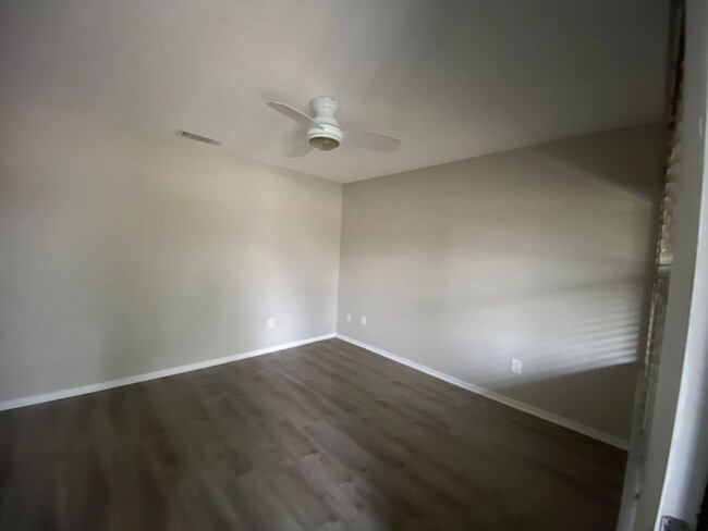 Building Photo - 2 Bedroom 1 Bath upstairs unit in Orlando ...