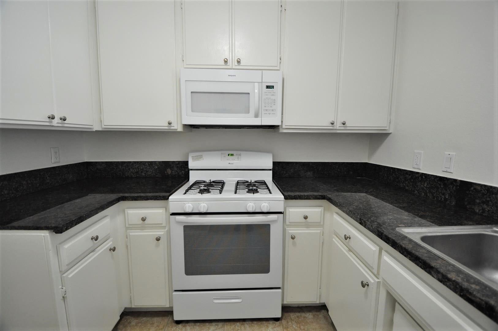 Building Photo - 12249 Oxnard St