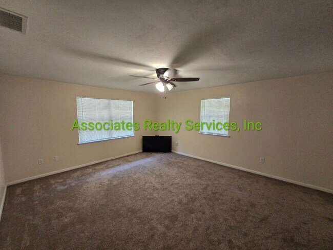 Building Photo - Huge home on acreage with Greenhouse and P...