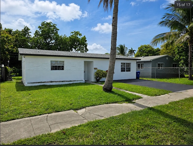 Building Photo - 1306 S 29th Ave