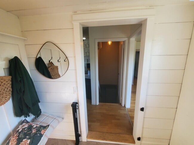Building Photo - Central kennewick rental