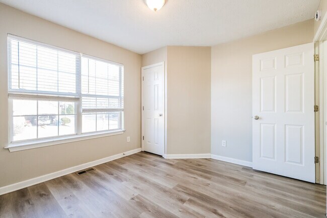 Building Photo - 100 Old Surrey Ct