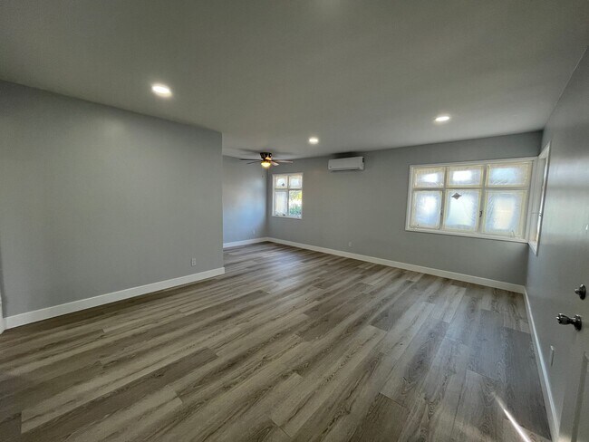 Building Photo - Remodeled Panorama City 2+1 Home! (8623 Ti...