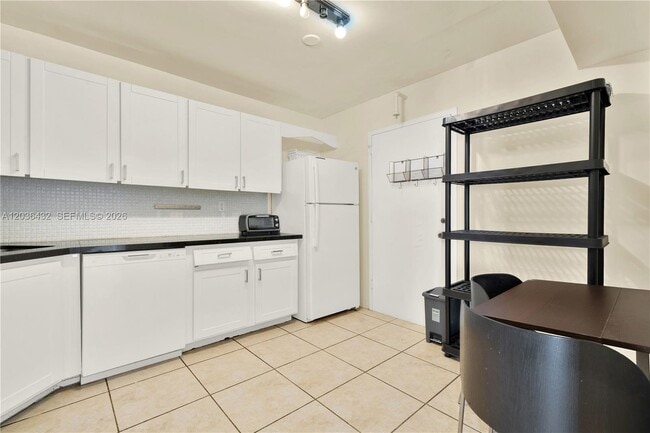 Building Photo - 2750 NE 183rd St