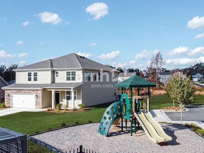 Building Photo - 5275 Valley Dr