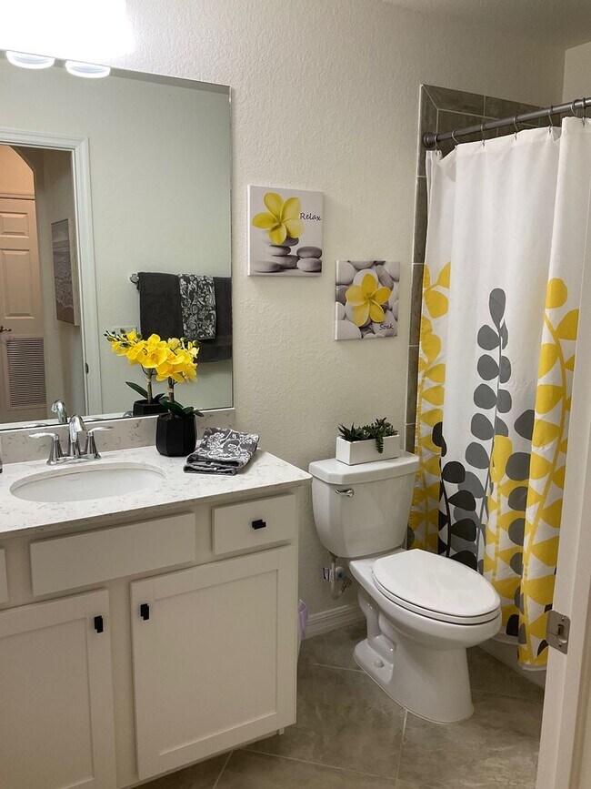 Building Photo - 2/2/ CONDO AVAILABLE NOV, DEC,@ THE  LAKEW...