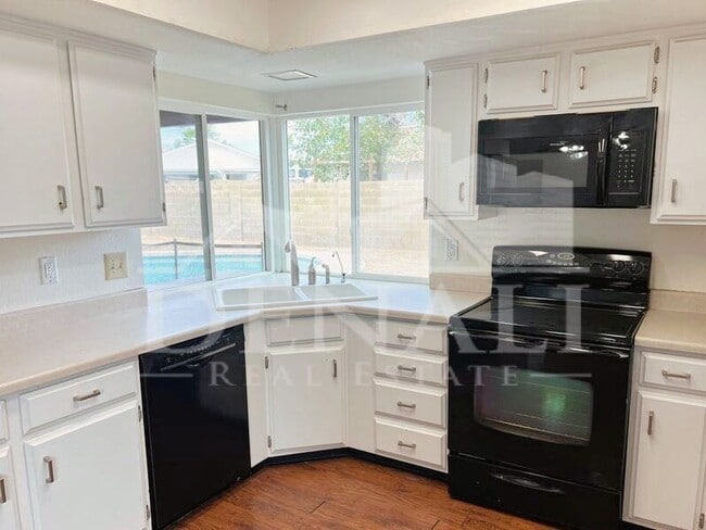 Building Photo - 647 S Bermuda Cir