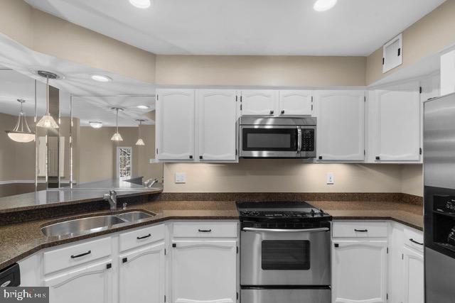 Building Photo - 2706 Summerview Way
