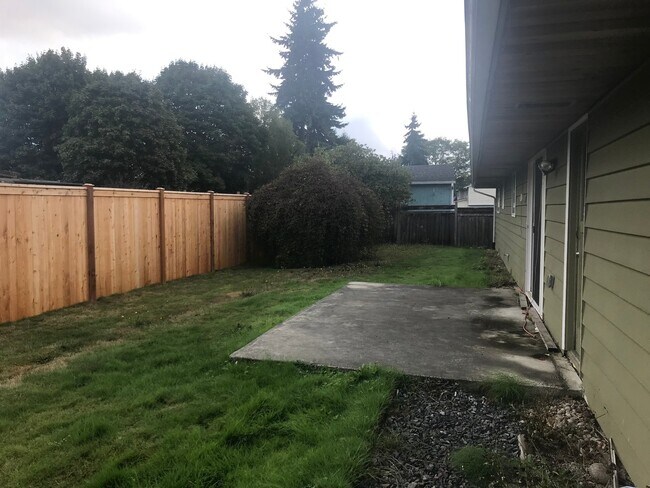 Building Photo - 3 Bed 1.75 Bath SFR Rambler Everett