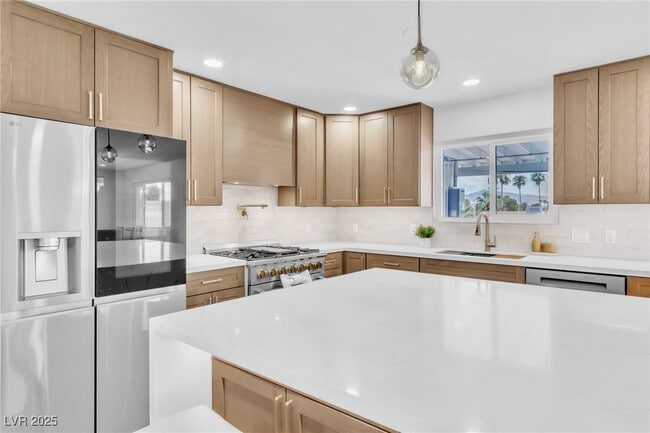 Building Photo - 3485 Shamrock Ave